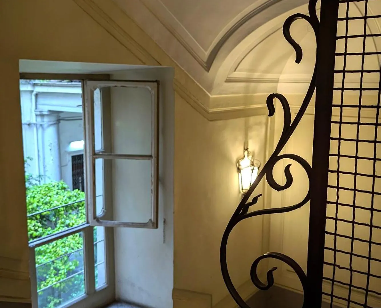 Incoming Roof Bovio Hotel Naples Guest house